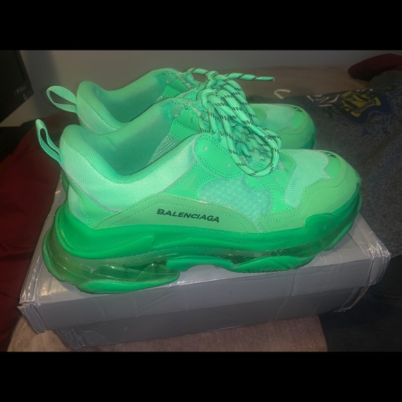 Balenciaga Triple S - Picture 2 of 4